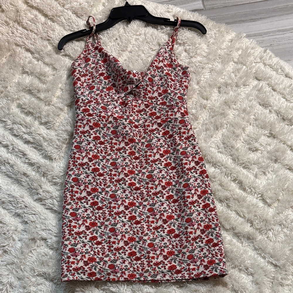Abercrombie keyhole twist floral mini dress
